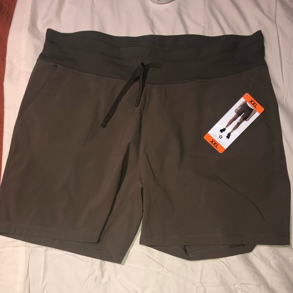 Lot of 3 Ladies Shorts sz 18/XXL NEW CONDITION - Picture 4 of 4